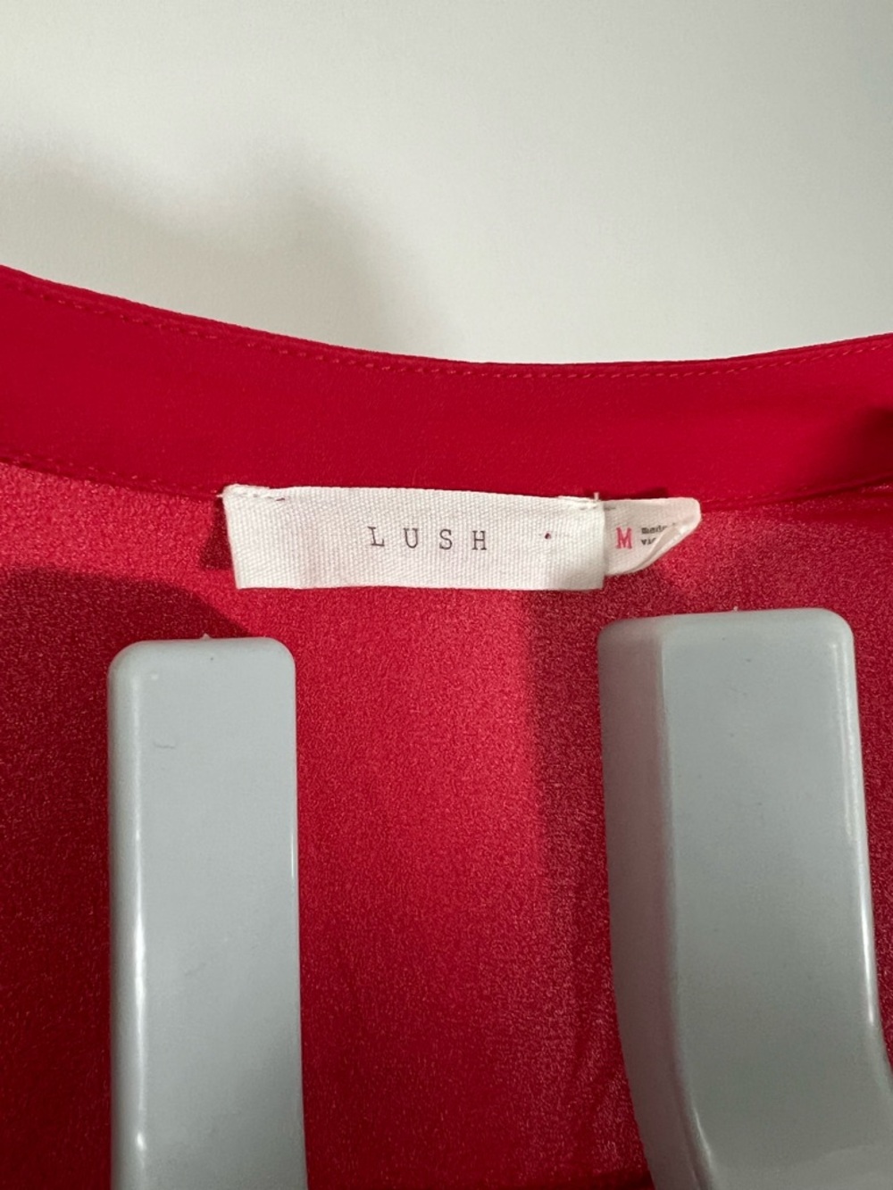Lush Coral V-Neck Summer Minimalist Chic Roll-Tab Blouse Women's Medium - Picture 4 of 4
